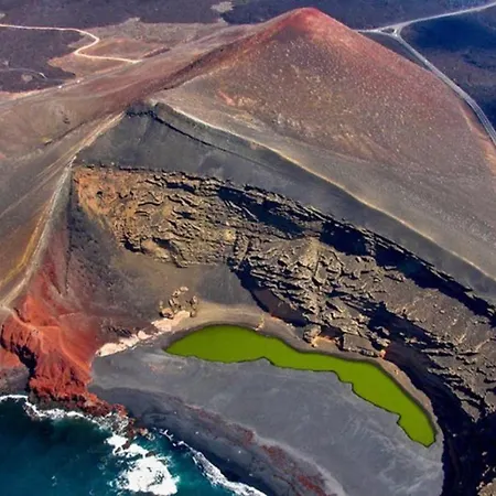 Y Lofts Makana בית הארחה